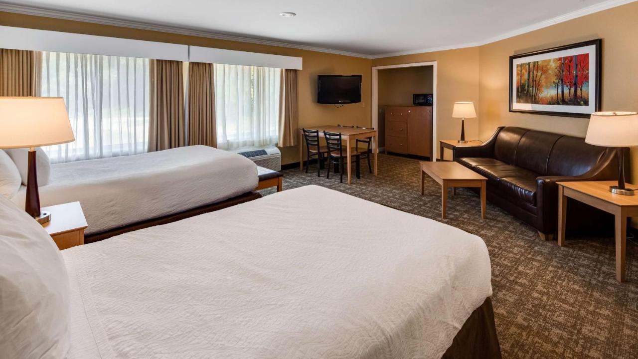 Best Western Plus Windjammer Inn & Conference Center Burlington Exterior foto