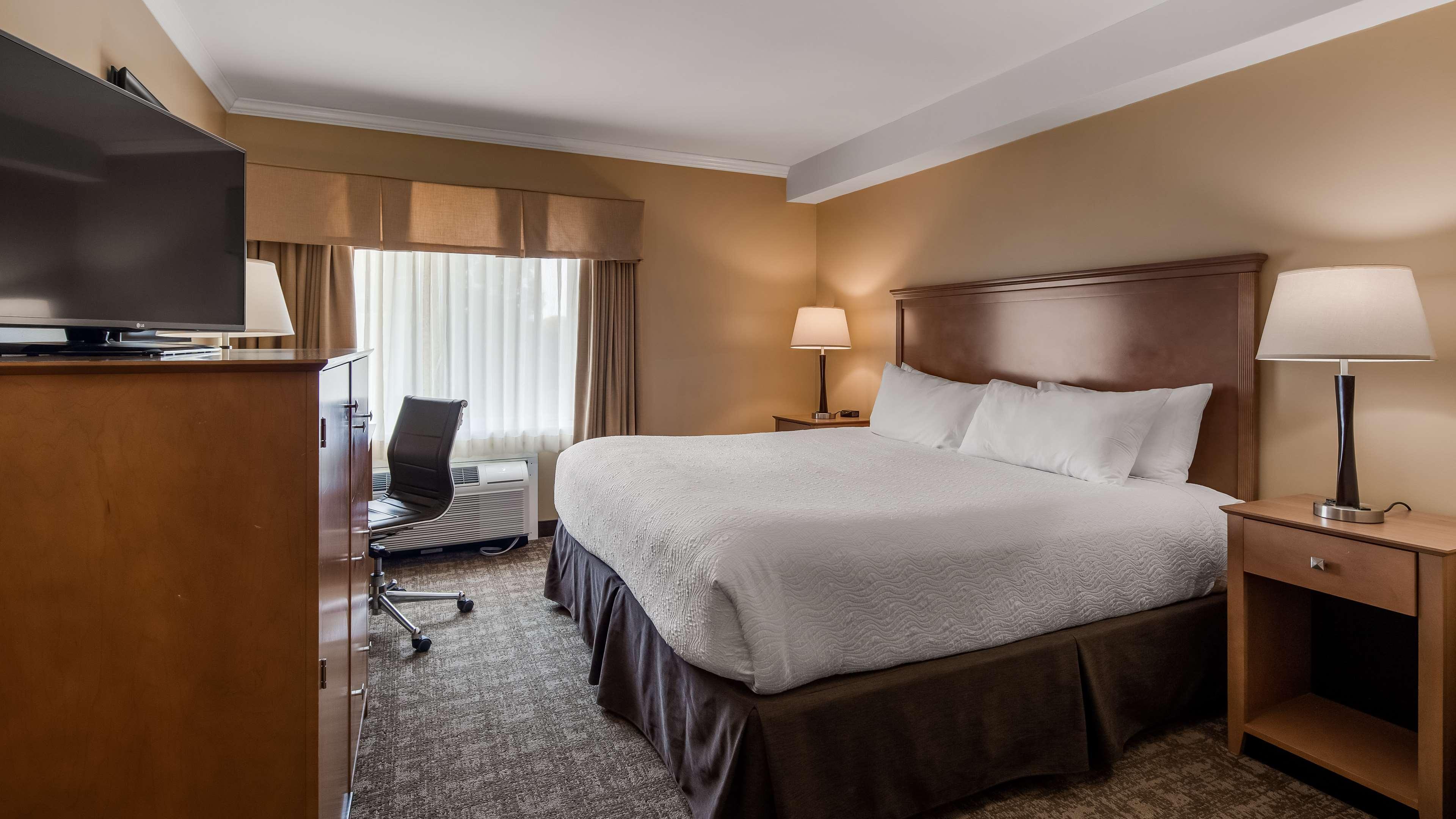 Best Western Plus Windjammer Inn & Conference Center Burlington Exterior foto