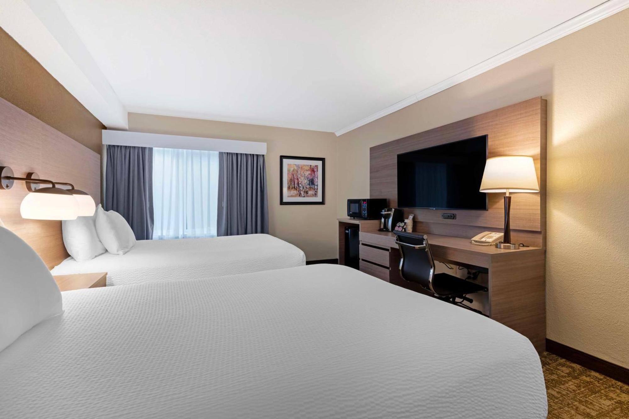 Best Western Plus Windjammer Inn & Conference Center Burlington Exterior foto