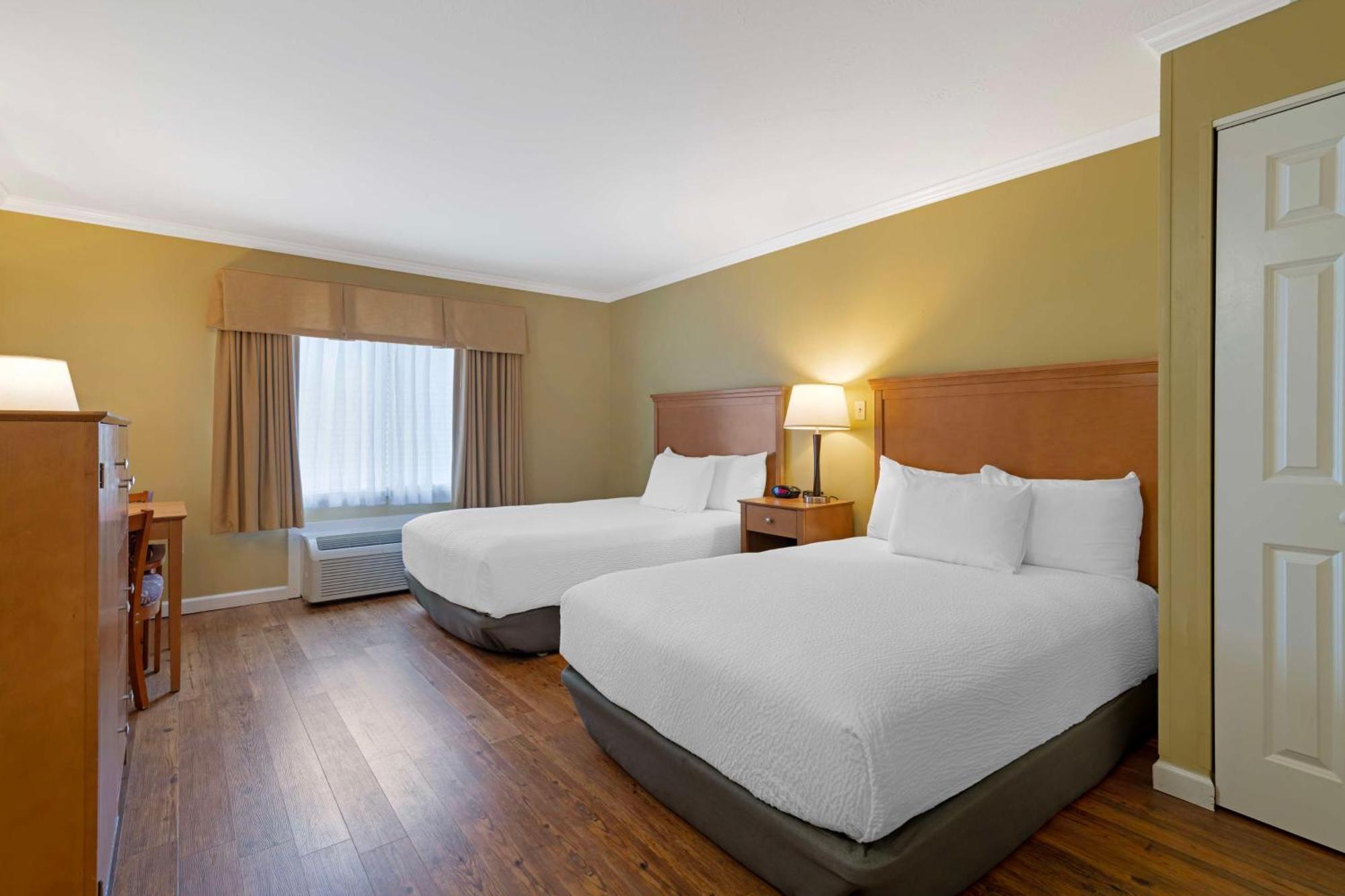 Best Western Plus Windjammer Inn & Conference Center Burlington Exterior foto