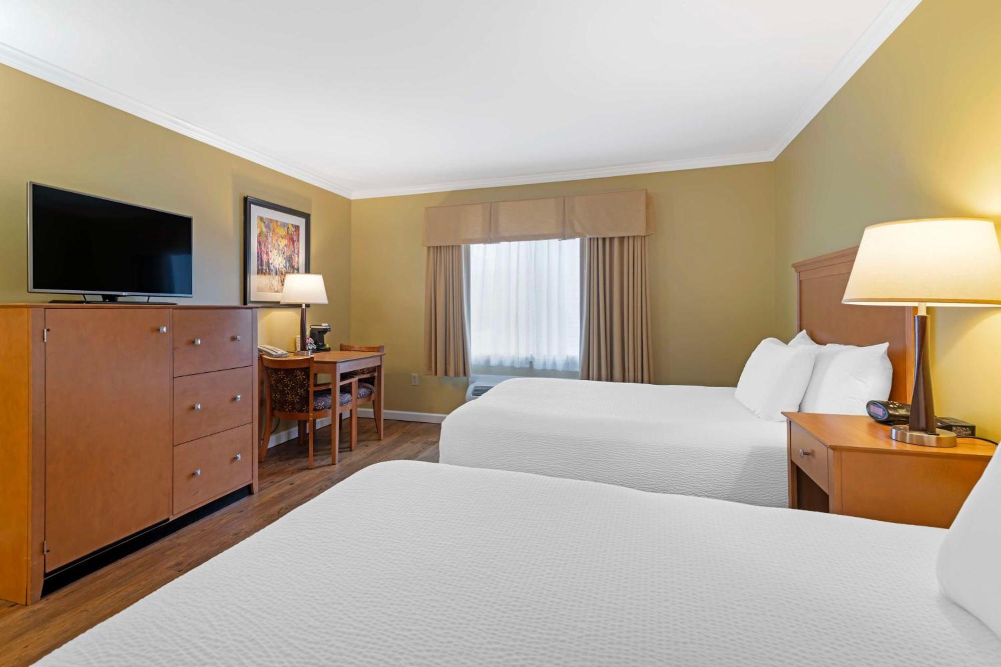 Best Western Plus Windjammer Inn & Conference Center Burlington Exterior foto