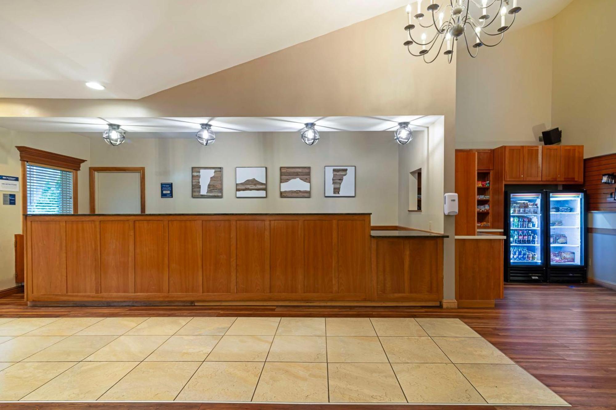 Best Western Plus Windjammer Inn & Conference Center Burlington Exterior foto