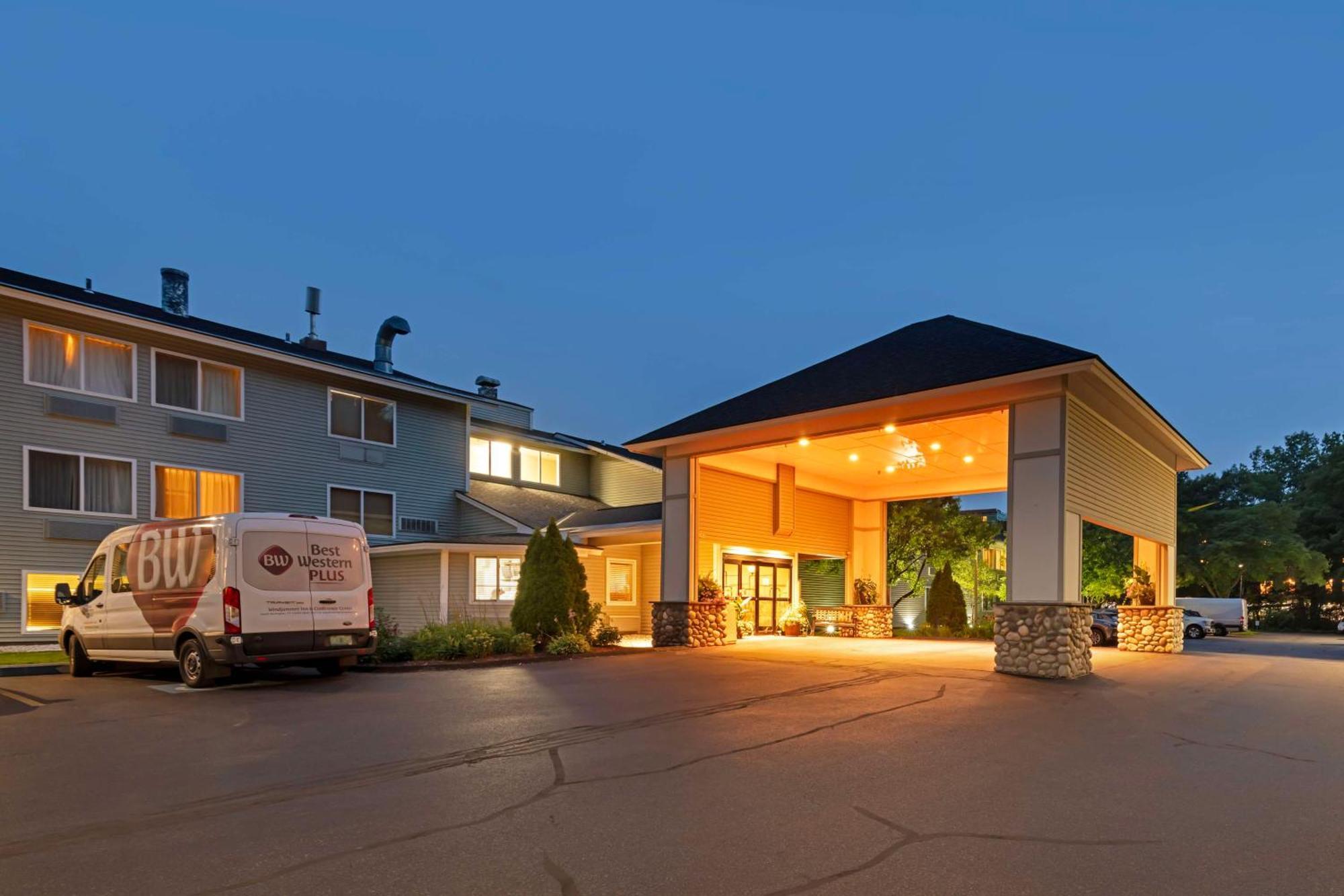 Best Western Plus Windjammer Inn & Conference Center Burlington Exterior foto