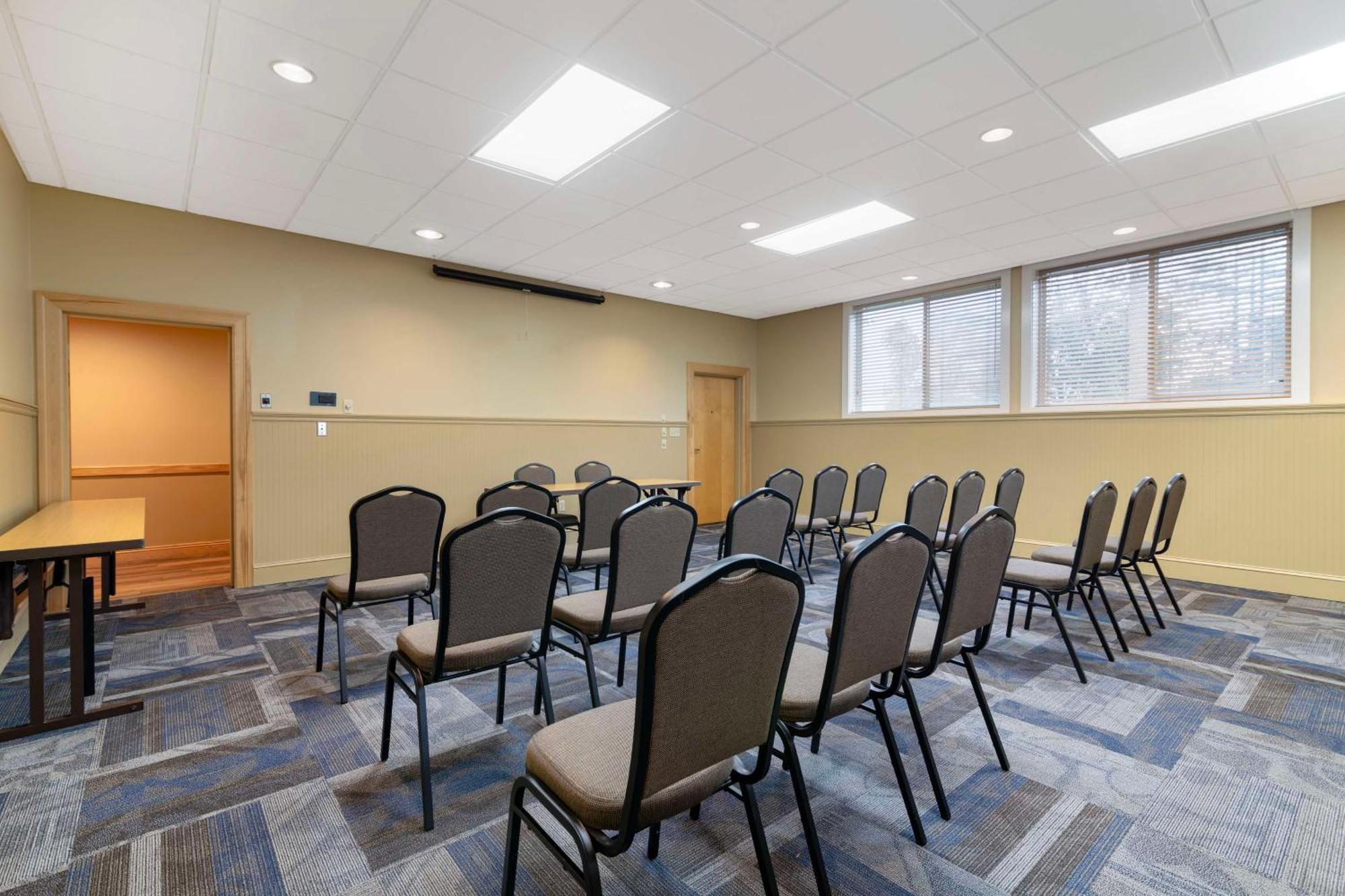 Best Western Plus Windjammer Inn & Conference Center Burlington Exterior foto