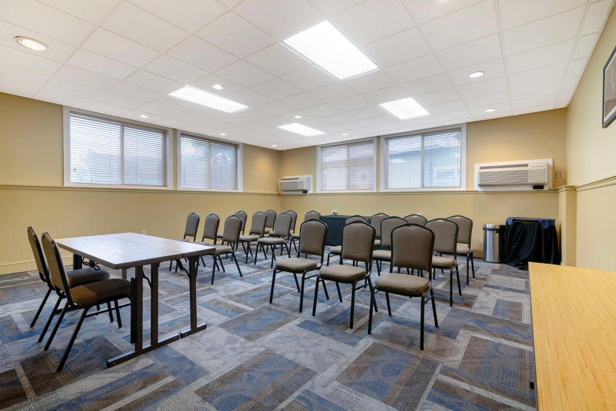 Best Western Plus Windjammer Inn & Conference Center Burlington Exterior foto