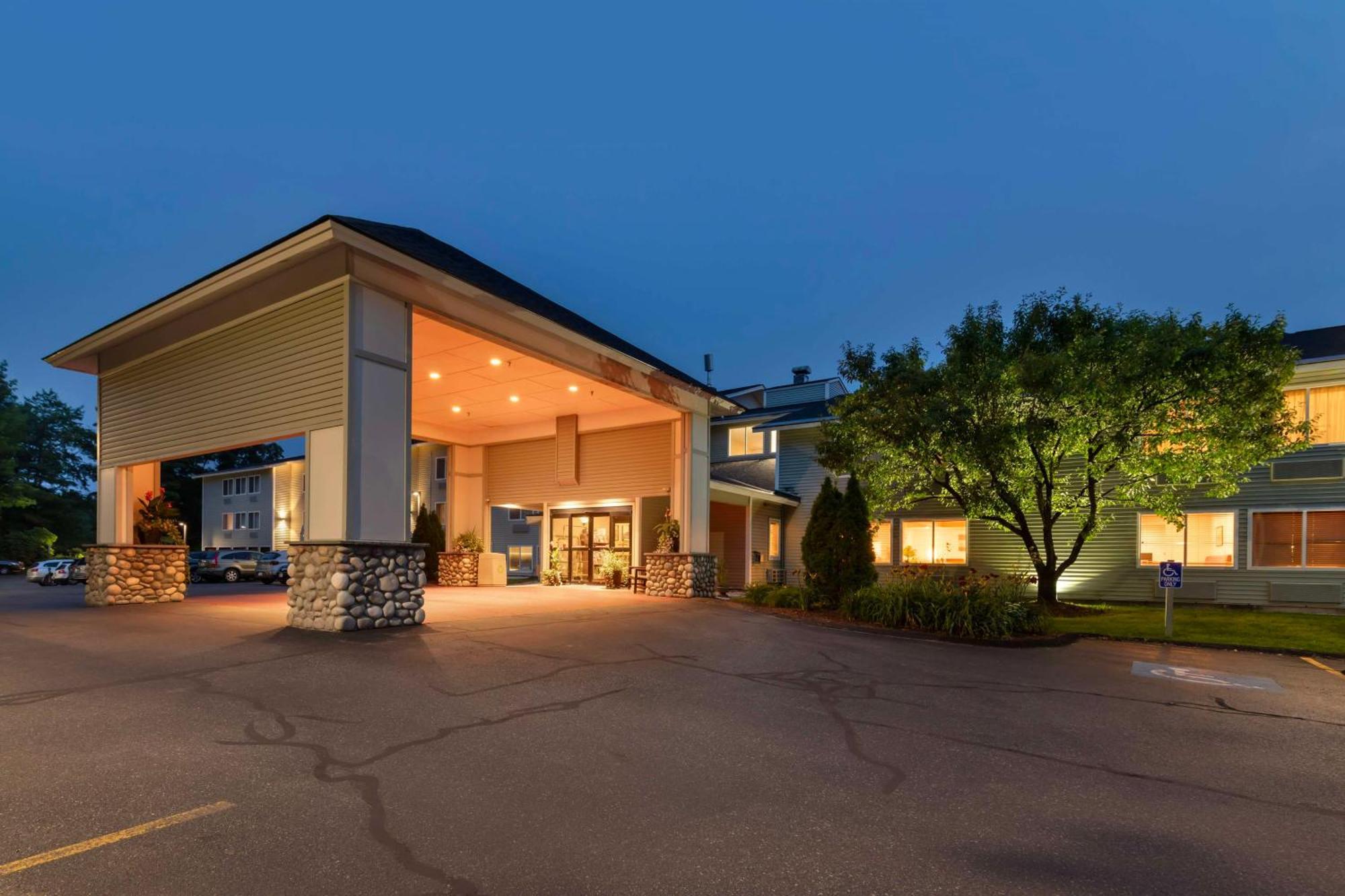Best Western Plus Windjammer Inn & Conference Center Burlington Exterior foto