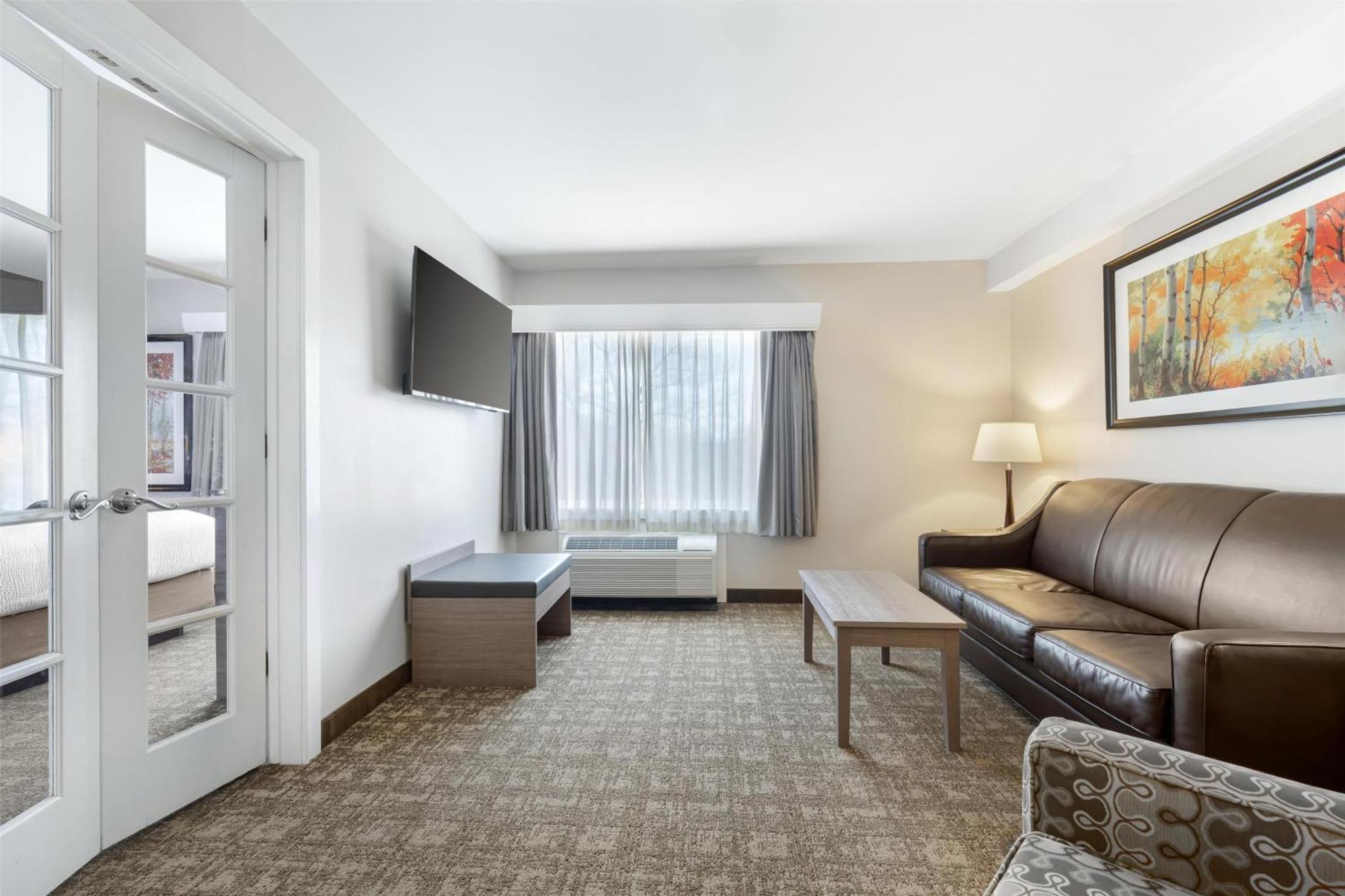 Best Western Plus Windjammer Inn & Conference Center Burlington Exterior foto